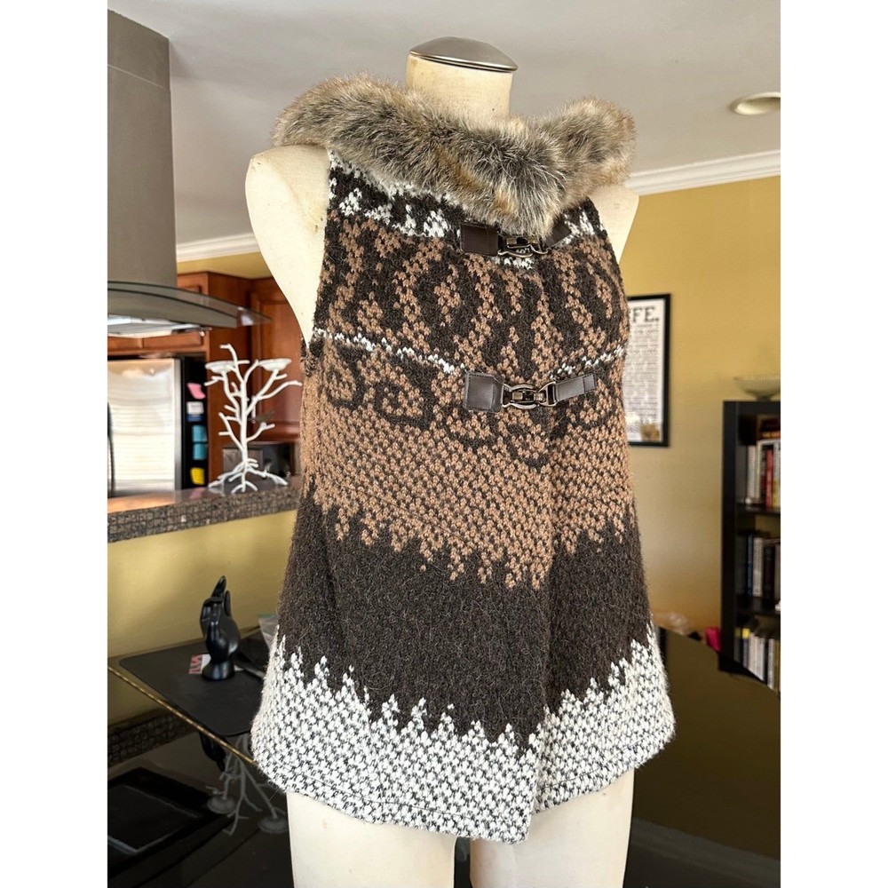 RARE Vtg ZARA Nordic Hooded Fur Trim Asymmetrical Toggle Buckle Sweater Vest S